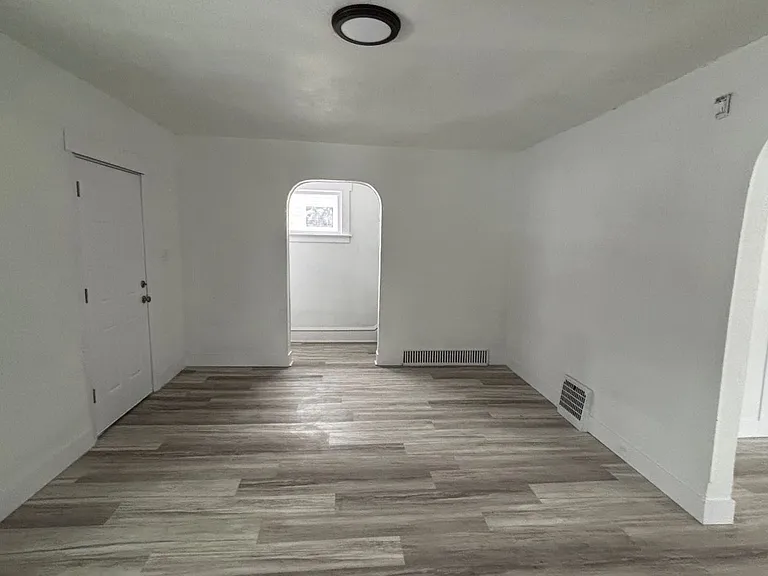 1021 La Croix Ave — Photo 7