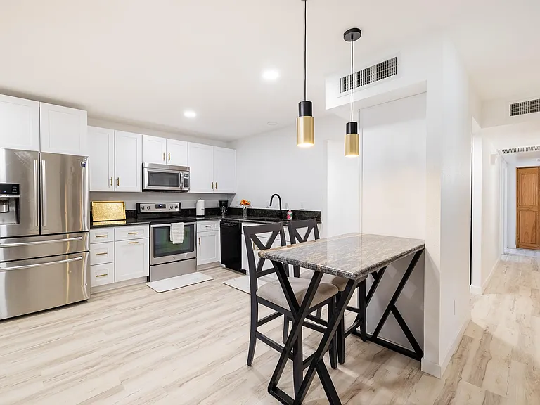 Kitchen with Breakfast Island
