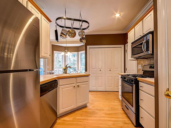 5th image of 4693 Chasemoor Dr