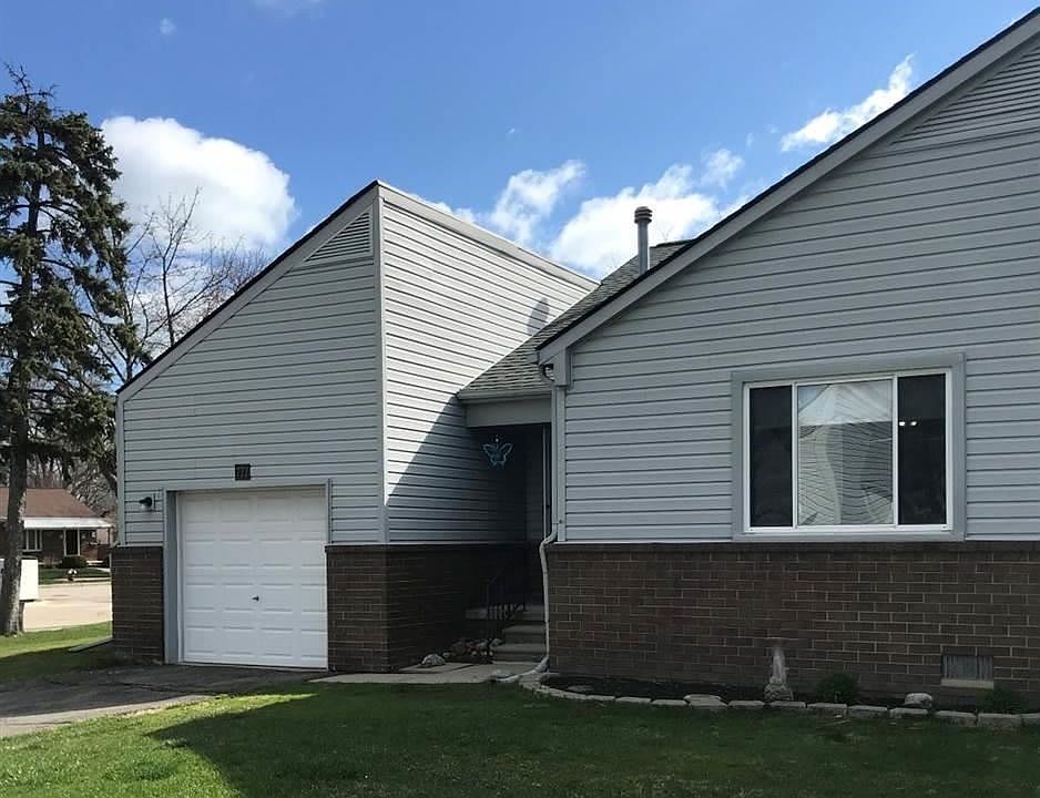 1st image of 722 Claire Pointe Dr