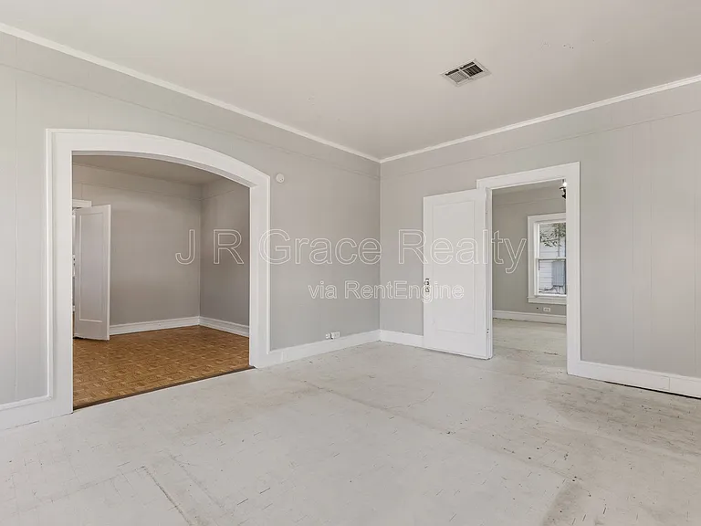609 E Walker St — Photo 22
