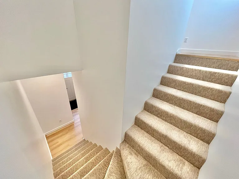2223 Redwood Ave — Photo 15