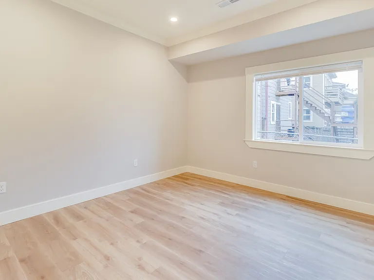 854 Mead Ave — Photo 6