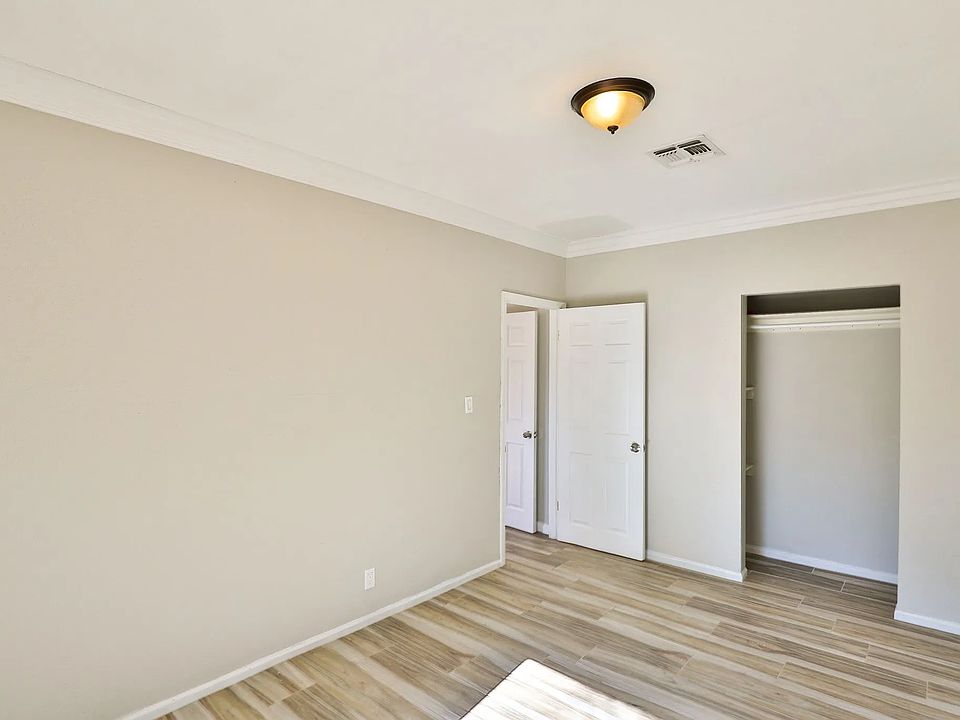 Bedroom Entry