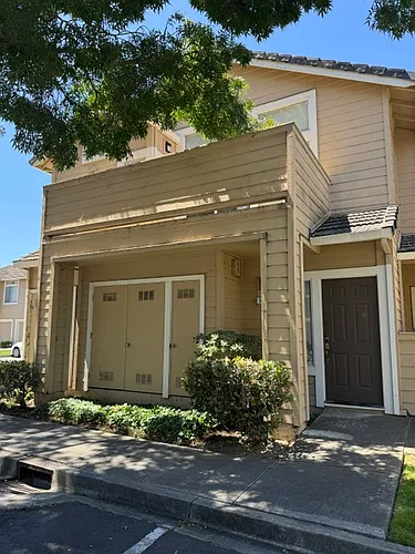 5159 Fairbanks Cmn Photo 1