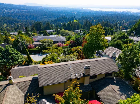 560 Craigmohr Dr, West Vancouver, BC V7S 1W9