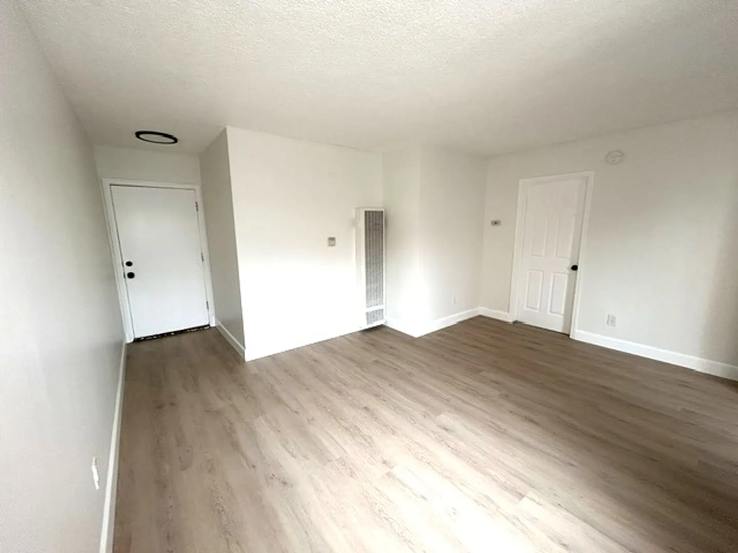 831 West 43rd St — Photo 2