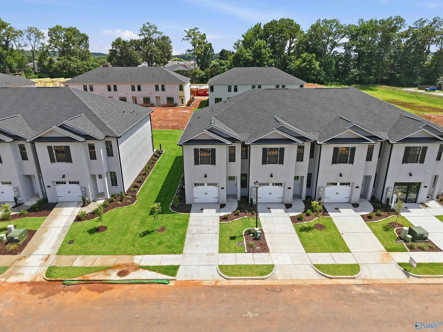 3 bed, 2.5 bath, 1629 sqft, $2,100 — Photo 4