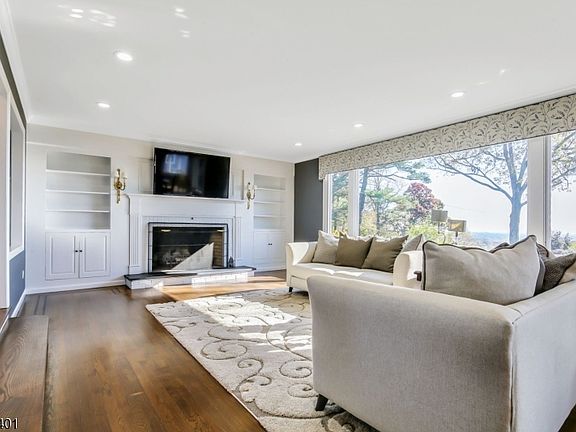 3rd image of 1008 Mary Allen Ln