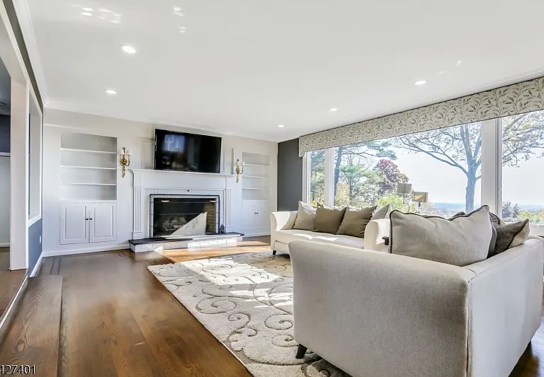 1008 Mary Allen Ln — Photo 3