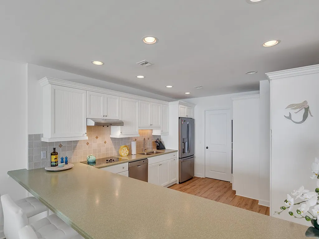 2 bed, 1632 sqft, $12,000 — Photo 2