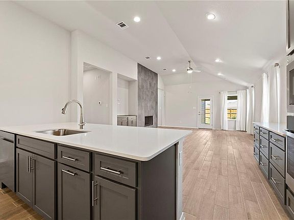2nd image of 102 Crooked Trl