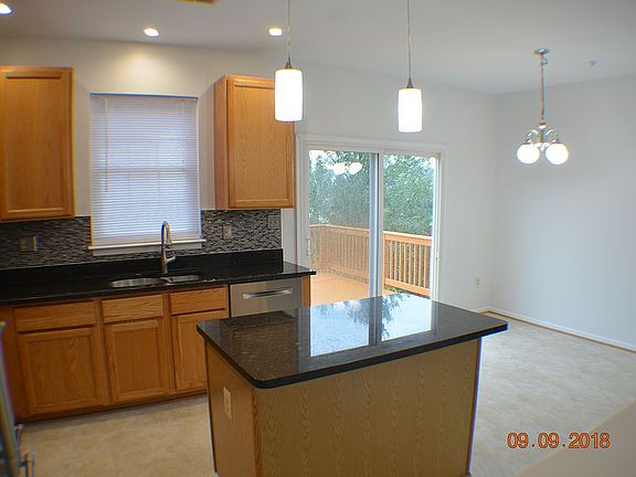 Breakfast nook/Island