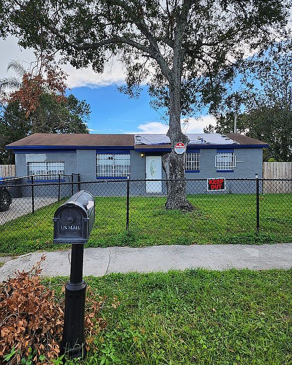 1st image of 8301 Allamanda Ave