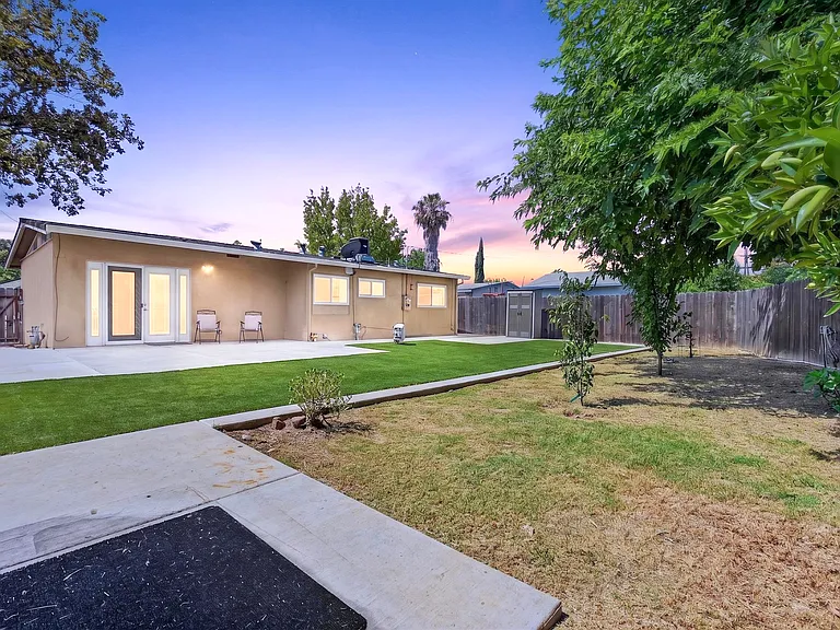 2203 Del Rio Dr — Photo 20