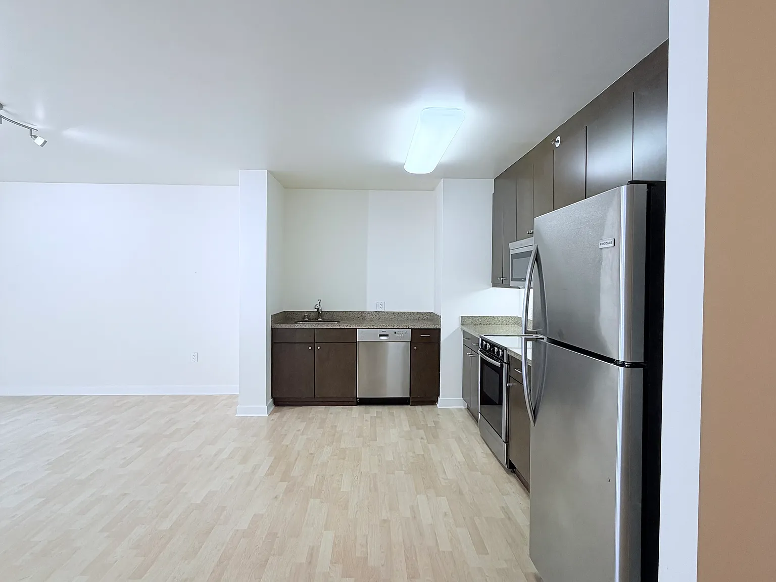 1 bed, 737 sqft, $5,500 — Photo 4