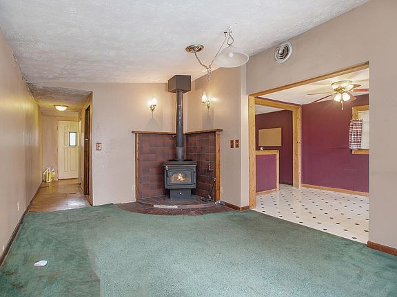 4th image of 525 W Franklin St