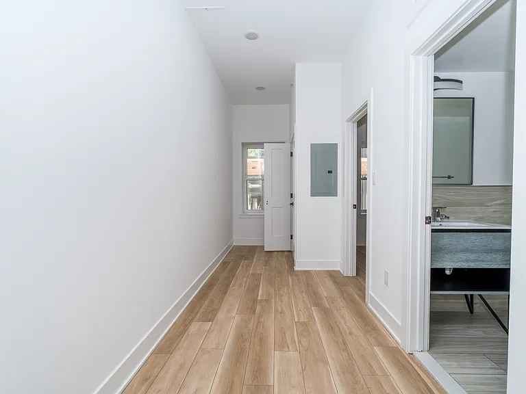 2700 E Auburn St — Photo 15