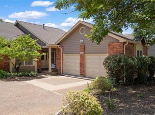 14316 Willow Spring Hill Dr, Chesterfield, MO