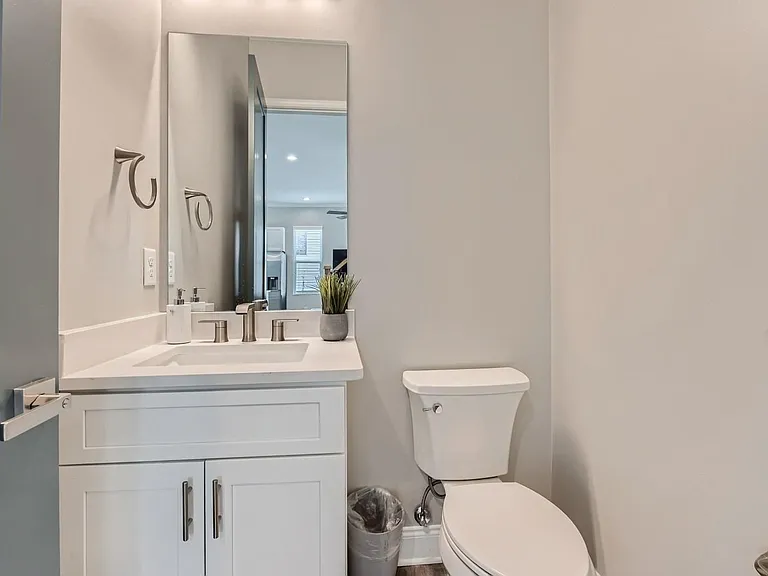 884 Sims St SW — Photo 16