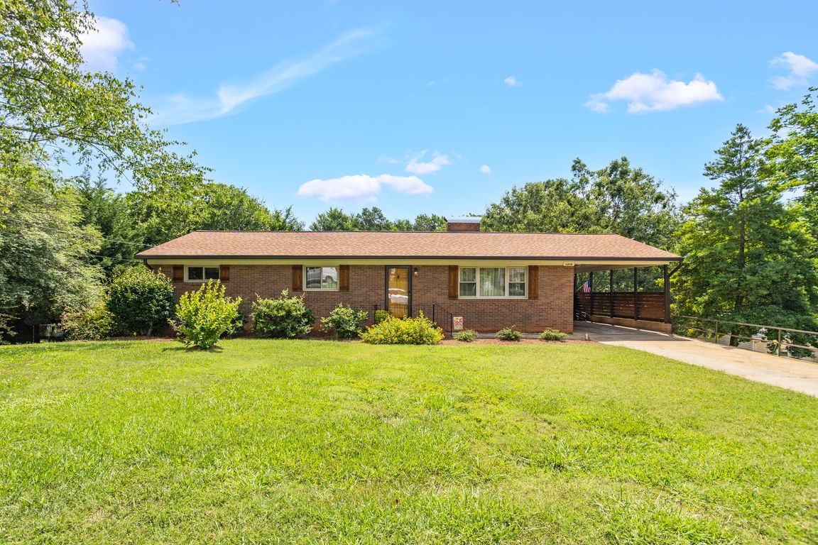 1319 Brookdale Dr-1