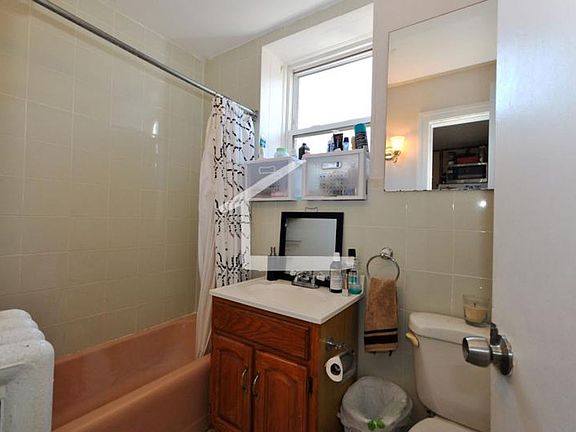 5th image of 183 Oak St #36