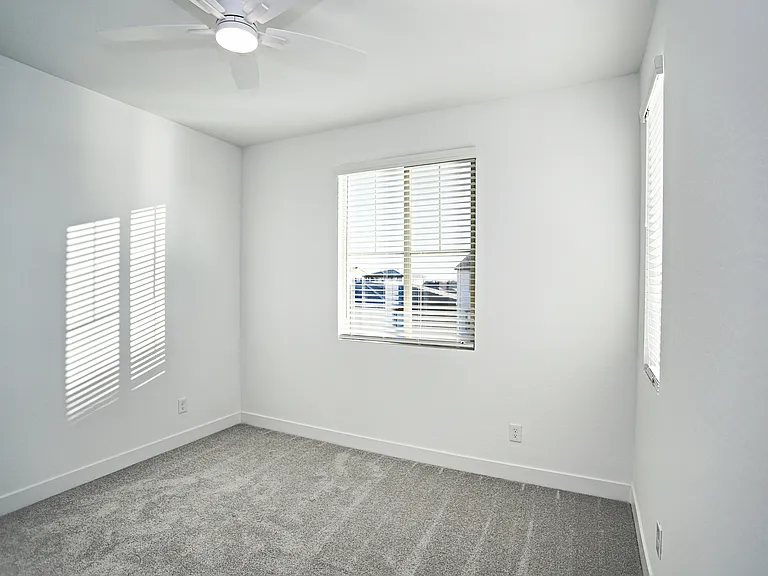 745 W Sparrow Dr — Photo 29