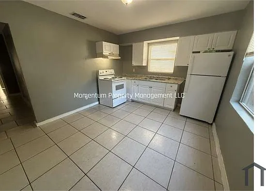 2909 N 17th St — Photo 10