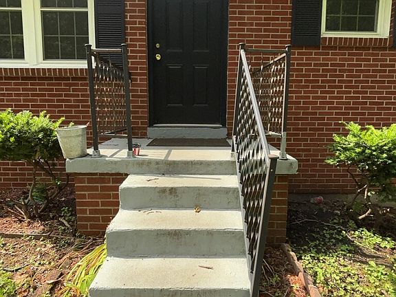 3rd image of 1424 Daniel St
