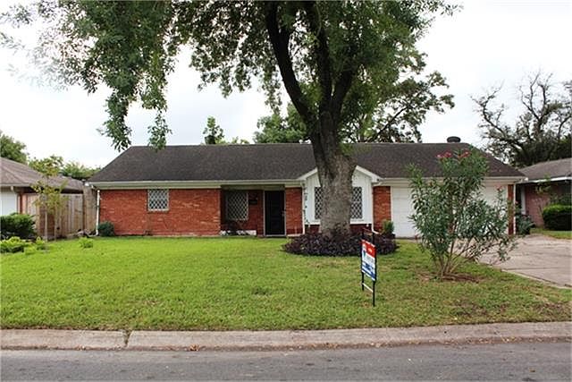 1st image of 5923 De Moss Dr
