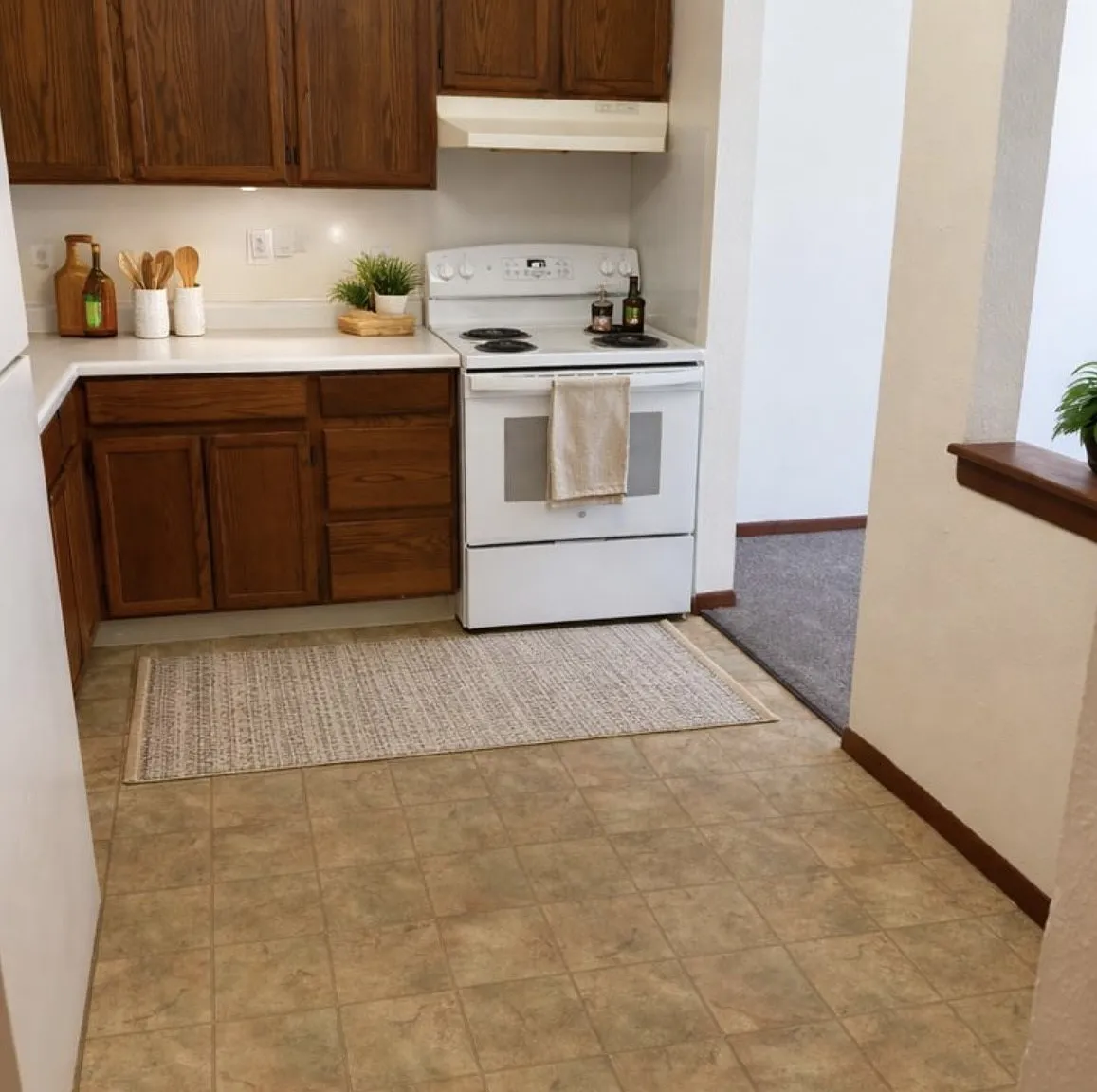 3 bed, 910 sqft, $875 — Photo 1