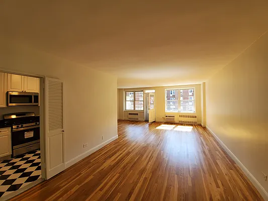 Rented by NYC Realty Brokers LLC | media 8