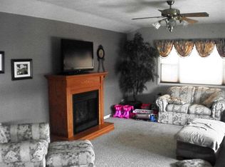 811 2nd St E, Andalusia, IL 61232