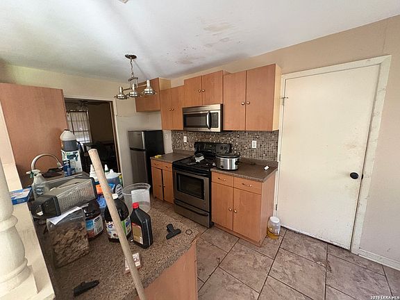 5th image of 457 Winfield Blvd