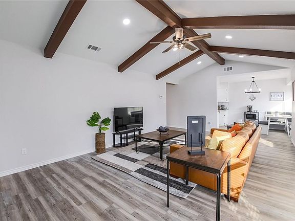 5th image of 407 Buckboard Blvd
