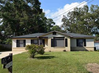 512 Holliday Ave, Chickasaw, AL 36611
