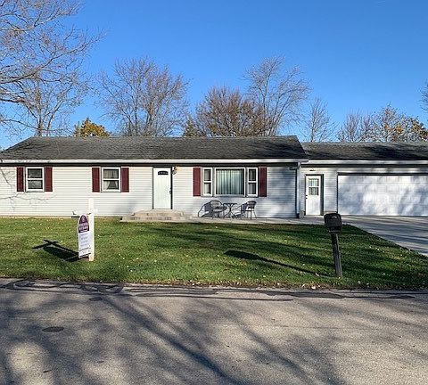 3rd image of 750 Birch St