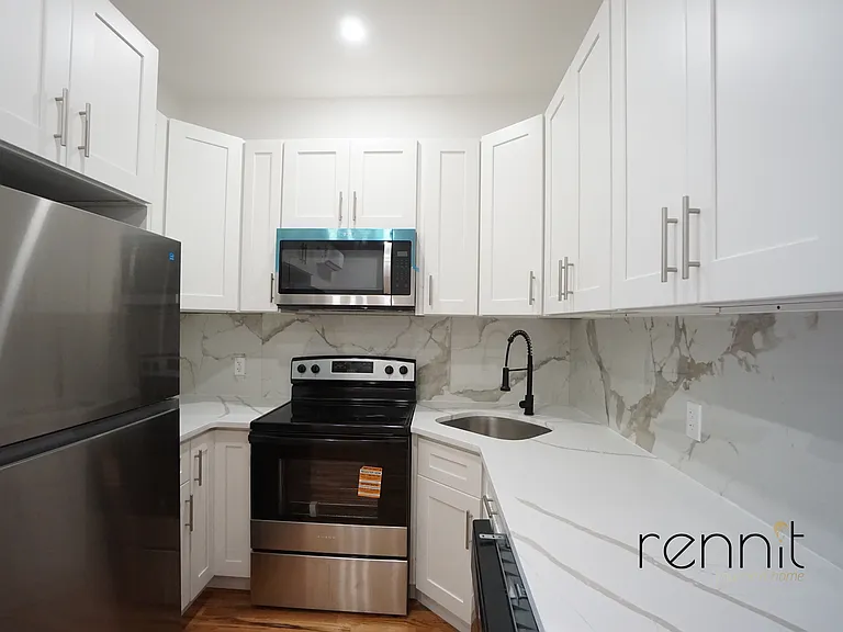 38 Cornelia St #2 — Photo 3