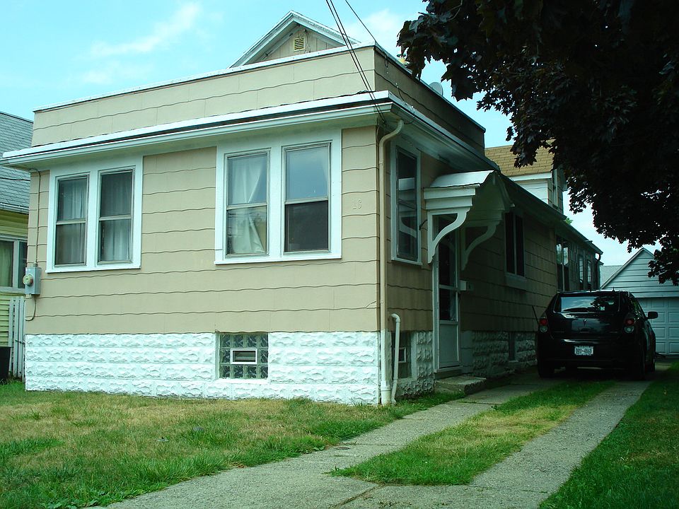 1st image of 16 Gravel Pl
