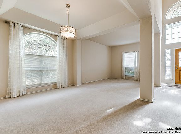 5th image of 907 Hedgestone Dr