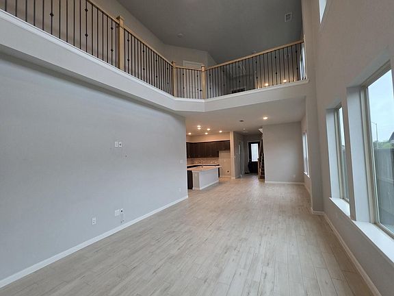 3rd image of 1550 Park Path Dr