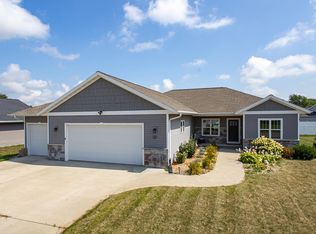 532 Patrick Ln, Pulaski, WI 54162
