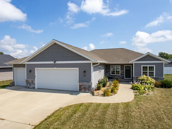 532 Patrick Ln, Pulaski, WI 54162