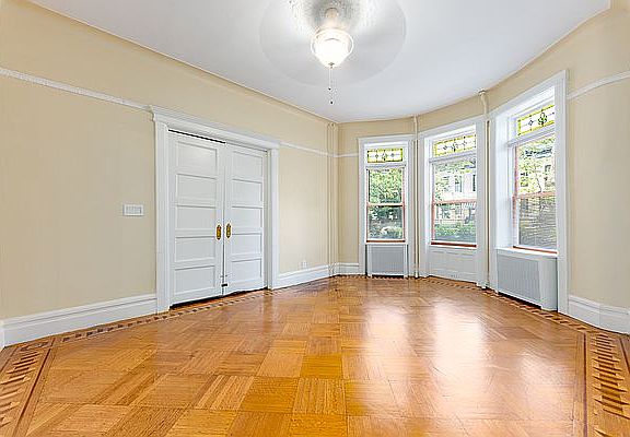 5th image of 182 Sterling St #1