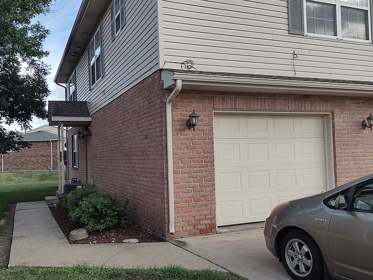 758 Hampton Ct #3 — Photo 2