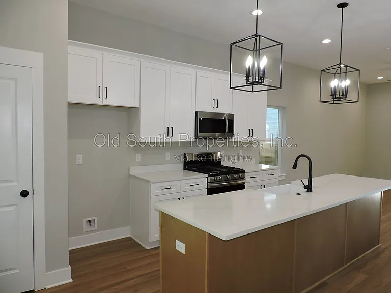 706 N F St #B — Photo 9