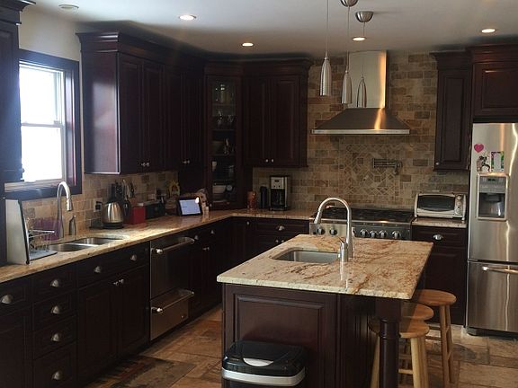 3rd image of 4 Hoover Ave