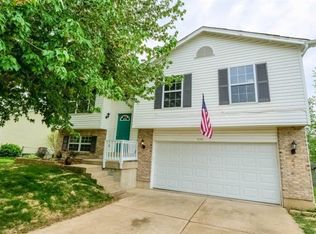 1644 Oakwood Dr, O'Fallon, MO 63366