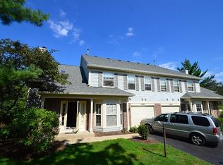 1097 Hunt Wyck Ct, Elgin, IL 60120
