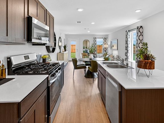 3rd image of 3514 Spring Time St